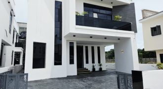 Stunning Modern 5 Bedroom Home With Swimming Pool For Sale