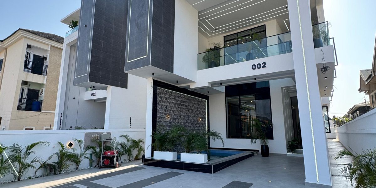 5-Bedroom Luxury Duplex with Pool & Gym