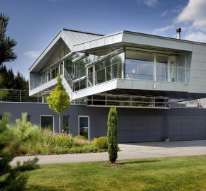 Villa in 629 East 83rd Street